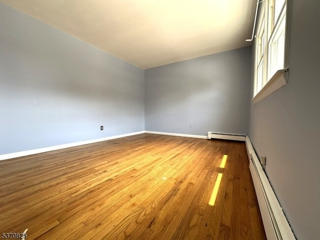 Building Photo - 87 N Beverwyck Rd