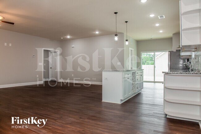 Foto del edificio - 5039 Tuckaseegee Rd