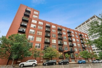 Building Photo - 420 S Clinton St