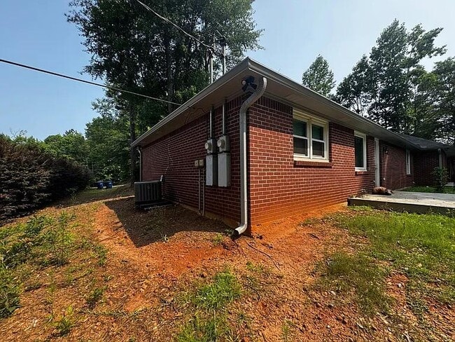 Building Photo - 1088 Pierce Rd