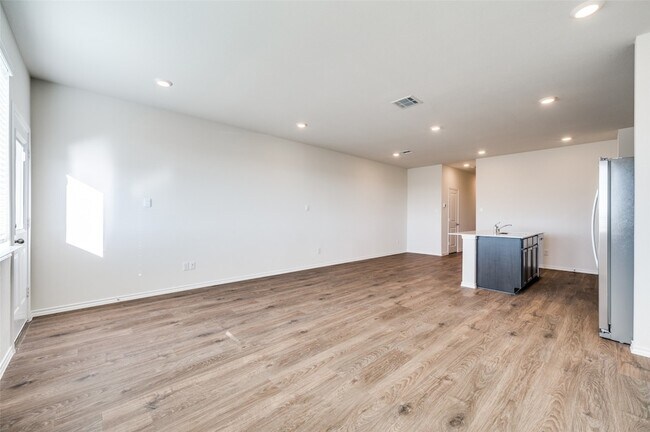 Foto del edificio - 7024 Vining Dr