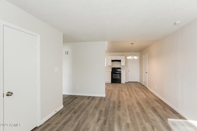 Foto del edificio - 7058 S 16th Dr