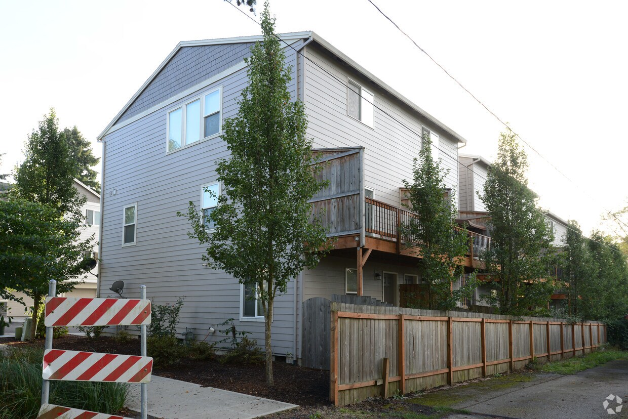 Foto del edificio - 5601-5631 SE 119th Ave