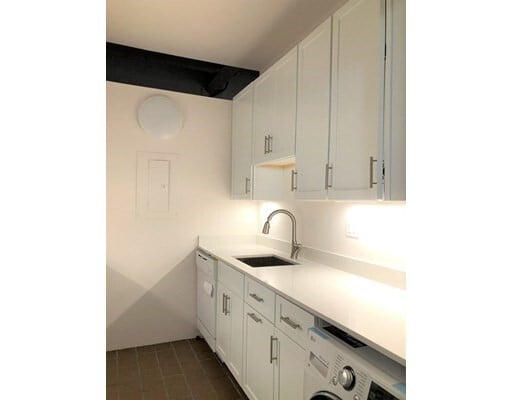 Building Photo - 10 Thacher St