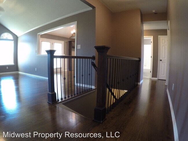 Building Photo - 1209 SE Bridgehampton Way