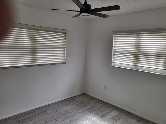 Foto del edificio - 4210 Oak Ln