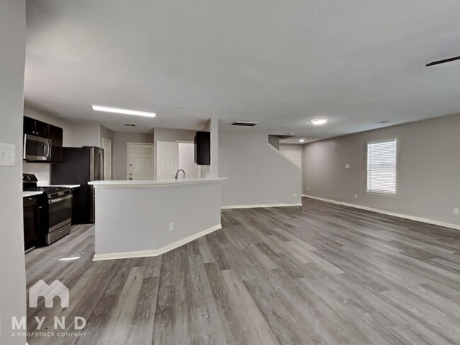 Foto del edificio - 21602 Micheala Way