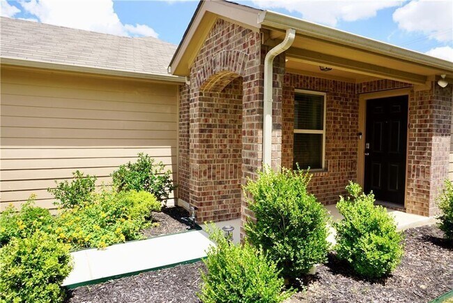 Building Photo - 510 Pinnacle Dr