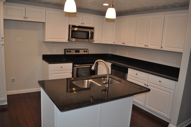 Building Photo - 1019 Cottonwood Ct.