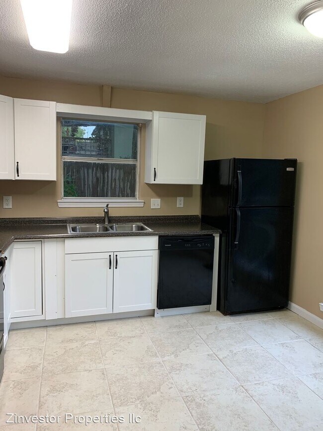 Building Photo - 3 br, 2 bath House - 1806 Valley Run Circle