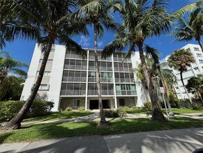 Building Photo - 301 Sunrise Dr