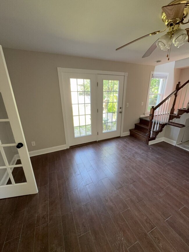 Foto del edificio - !! $500 OFF 2nds  MONTH'S RENT!!! Charming 3BR 2BA Home w/ Updated Kitchen + Large Front and Back...