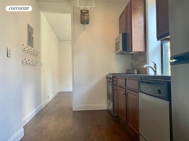 Foto del edificio - 215 E 4th St