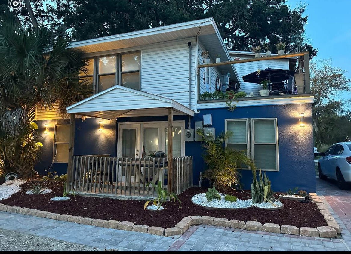 First floor with balcony - 5623 Regis Ave