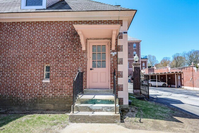 Foto del edificio - 227 Pleasant St