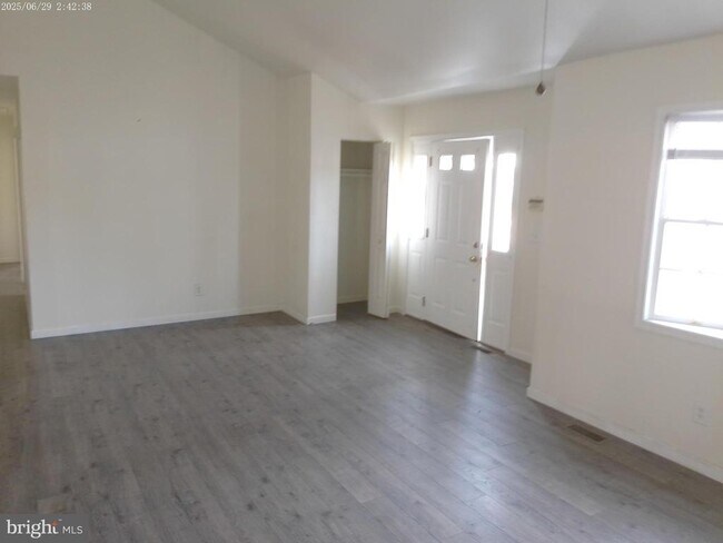 Foto del edificio - 227 Bayberry St