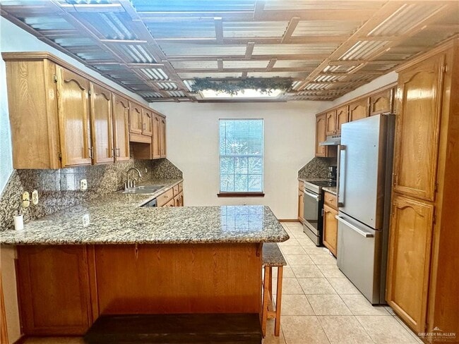 Building Photo - 14 Fairway Dr