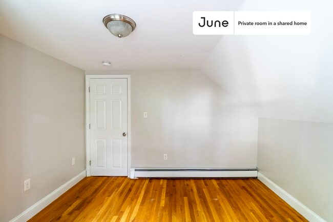 Building Photo - Room in Shared 5 bed/1.5 bath home