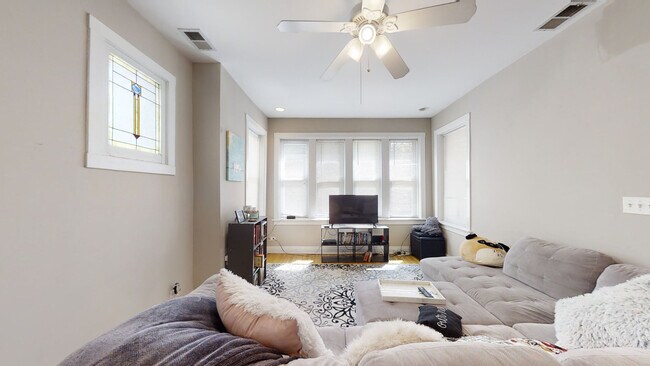 Foto del edificio - 3634 N Hermitage Ave