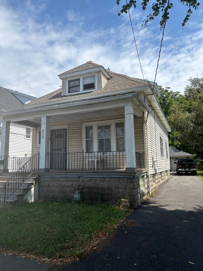 Building Photo - 229 Keystone St