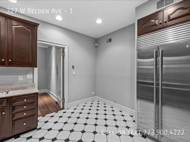 Foto del edificio - Lincoln Park 2700s/f duplex down with 1 pa...