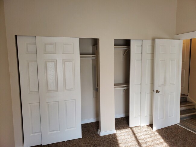 Building Photo - 1384 Millcreek Dr