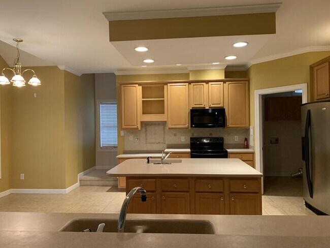 Building Photo - 111 Drakewood Pl