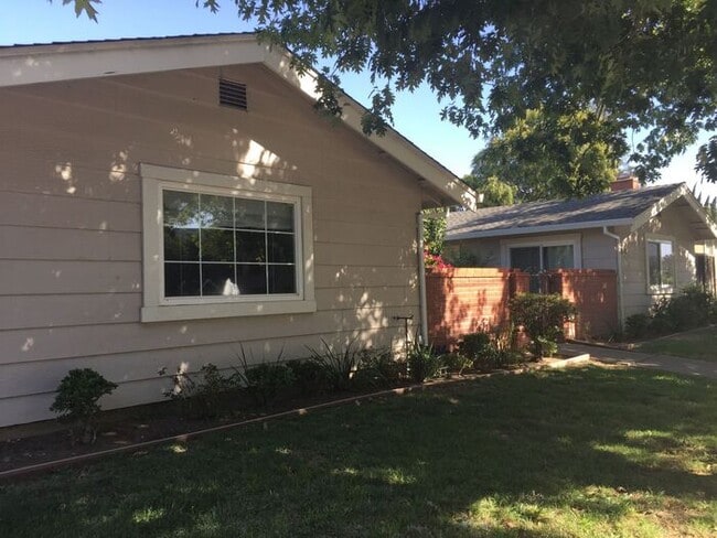 Building Photo - 2110 Oak Grove Rd