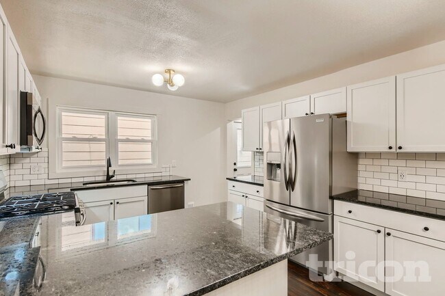 Foto del edificio - 7317 Clinton Ave