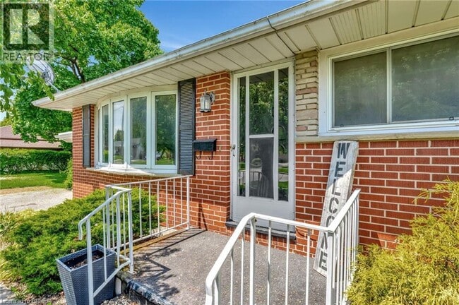 Building Photo - 1017 Braeside St