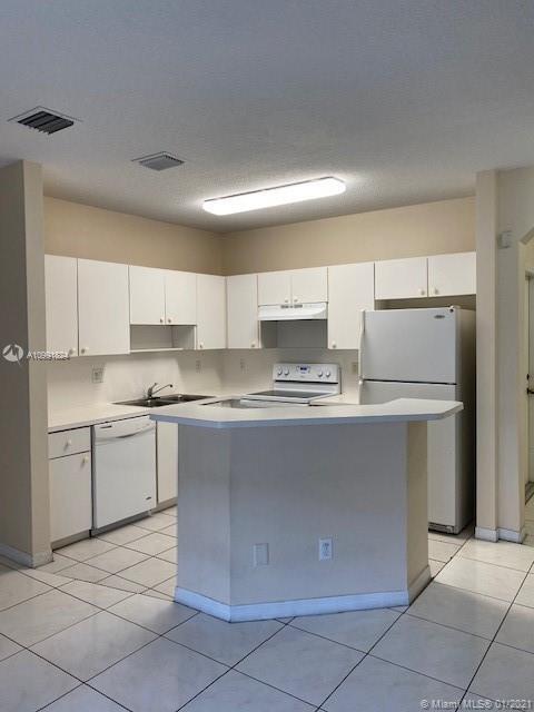 Building Photo - 2855 SW 127th Ave