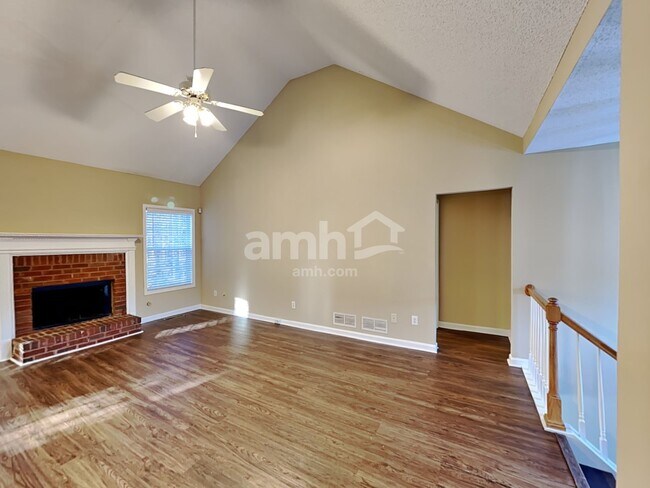 Foto del edificio - 1045 Ivy Brooke Drive