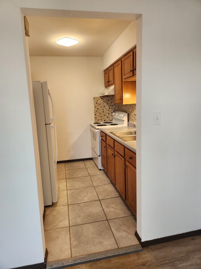 Bright kitchen w/cabinets on both sides - 212 N 44th St