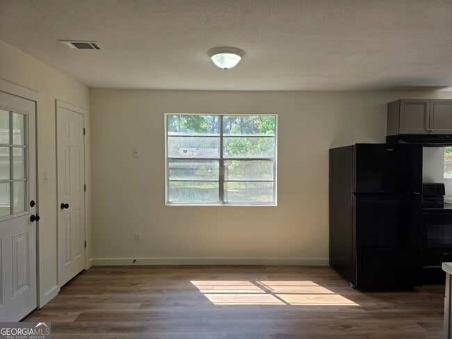 Foto del edificio - 309 E 3rd St