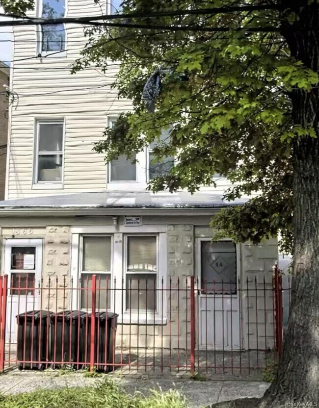 Building Photo - 1366 Balcom Ave