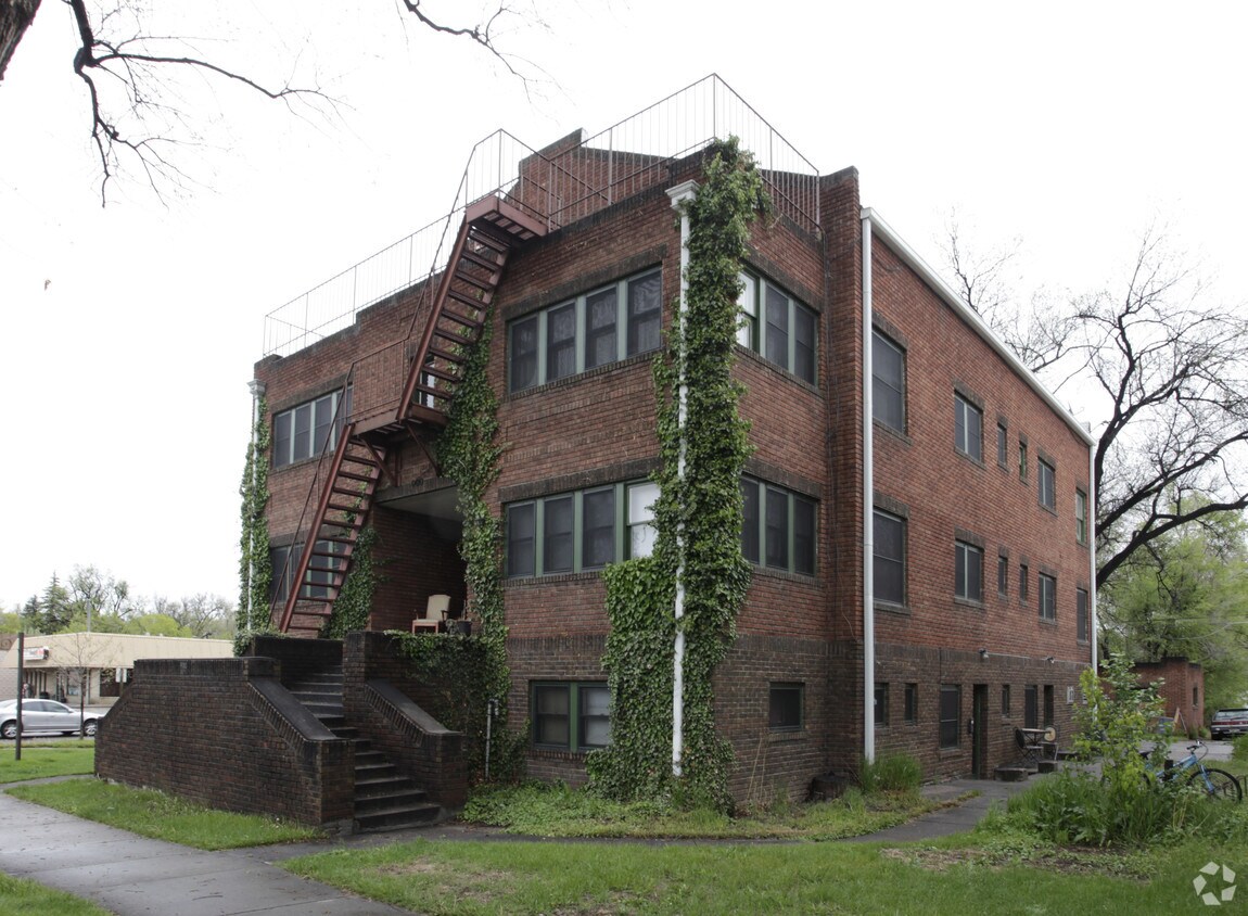 Building Photo - 900 S College Ave