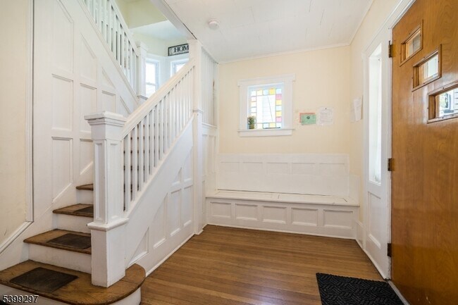 Building Photo - 14 Ravine Ave