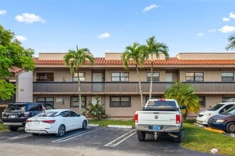 Building Photo - 330 W Park Dr