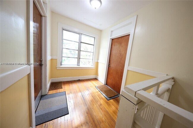 Building Photo - 114 Antilla Ave