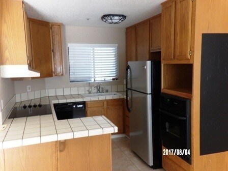 Foto del edificio - 2 bedroom 2 1/2 bath condo in South Salinas