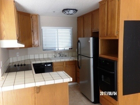 Building Photo - 2 bedroom 2 1/2 bath condo in South Salinas