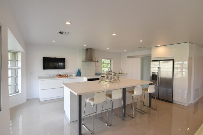 Building Photo - 1299 S Ocean Blvd