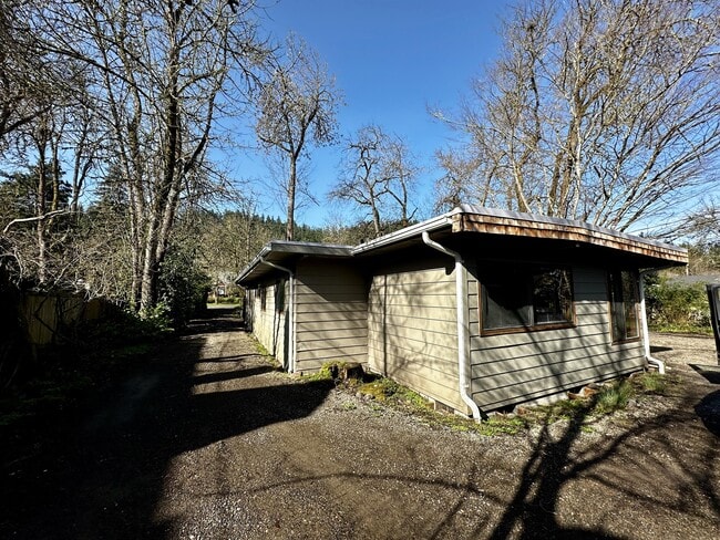 Building Photo - 2529 Riverview St