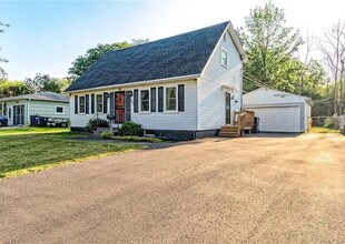 Building Photo - 151 Burben Way