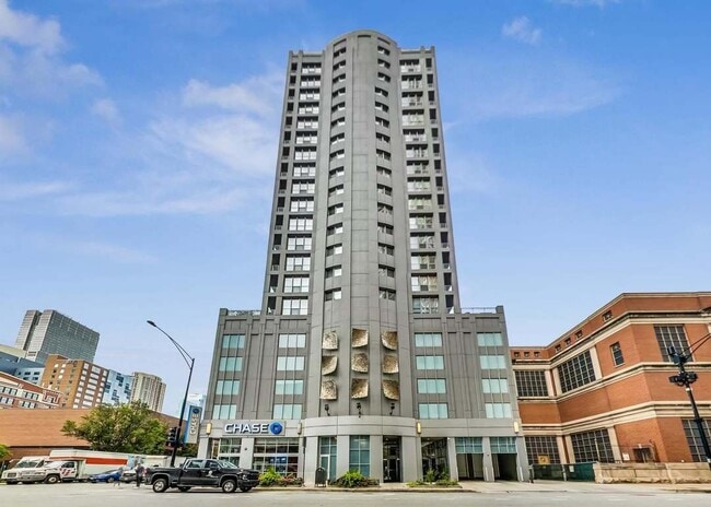 Building Photo - 600 N Dearborn St