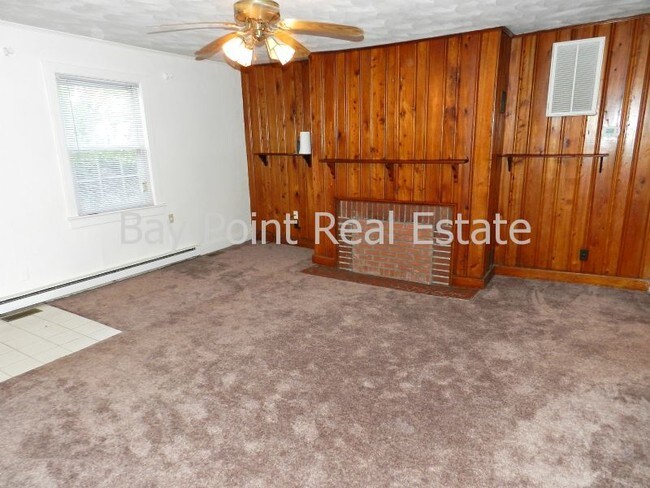 Building Photo - 211 Maycox Ave