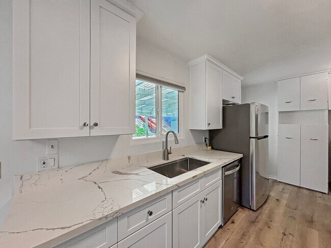 Foto del edificio - Beautiful 4BD/3BA House Near SDSU w/ W/D, ...