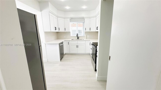 Building Photo - 2240 SW 16th Ct