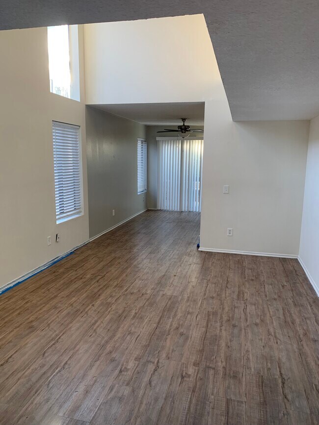 Sala de estar - 662 Woodcrest Dr