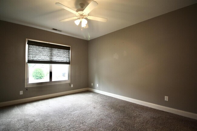 Foto del edificio - 147 Pinebranch Ct